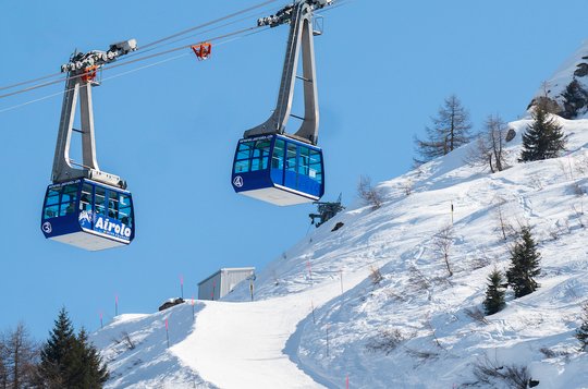 Pünktlich zur neuen Wintersaison wurde der Vermarktungsvertrag mit den Bergbahnen in der Leventina unterschrieben... (Bild: zVg)