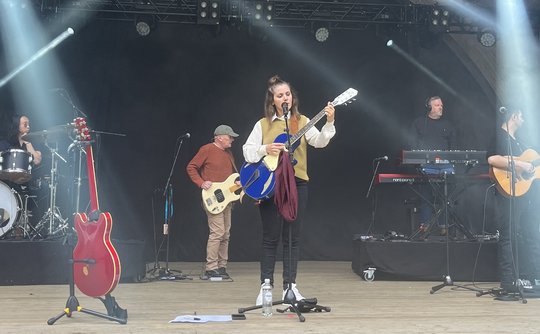 Soeben hat Katie Melua noch in Norwegen gespielt, am Wochenende tritt sie zweimal in Zürich auf...     (Twitter-/X-Account Katie Melua; https://x.com/katiemelua)