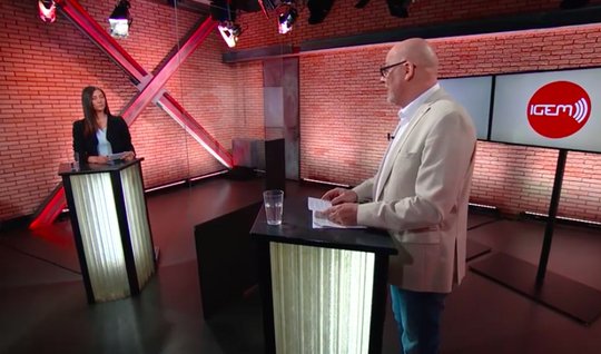 Vorsichtig optimistisch für die Umstellung auf DAB+: Igem-Präsident Stephan Küng im Gespräch mit der Moderatorin Aline Rutishauser von Radio FM1...