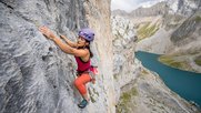 Die Spitzenkletterin Katherine Choong bei einem echten Stunt für Bächli Bergsport…   (Screenshot Evoq)