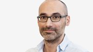 Hier war die Welt noch weniger kompliziert. Oliver Washington als TV-Journalist vor seinem Wechsel ins Bundeshaus Anfang 2024...    (Bild: SRF/zVg)