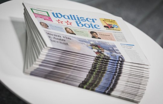 Für jedes Abonnement des «Walliser Boten» liefert der Mengis-Verlag zehn Exemplare. Der Gast bekommt vom Wirt einen «Walliser Boten» zum Lesen und Mitnehmen geschenkt...