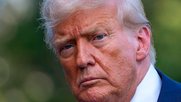 Spricht am liebsten mit Hofberichterstattern - oder mit sich selber: Donald Trump... (Bild: Screenshot ARD)