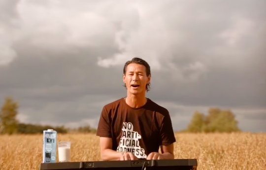 «Wow, no Cow», singt Toni Petersson, CEO des Schwedischen Hafermilch-Produzenten Oatly.