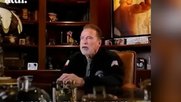 Arnold Schwarzenegger versucht über die verschiedensten Kanäle das russische Volk zu erreichen...    (Screenshot von seiner Rede)