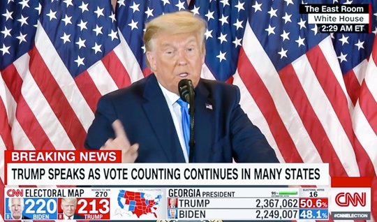 Viel Pathos und wenig Substanz: Während der ersten Medienkonferenz im Weissen Haus ruft Trump seine Fans dazu auf, die Wahlen nicht anzuerkennen... (Bild: Screenshot CNN)