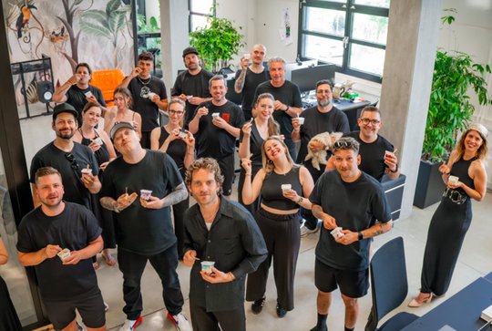 Glacefreude bei der Agentur aus Uster nach dem gewonnenen Pitch... (Bild: zVg)