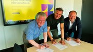 Die Co-Geschäftsführer Erich Oester (l.) und Thomas Oester (r.) werden von Peter Kaiser übernommen...      (Bild zVg.)