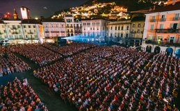 30° um 21 Uhr: Heisszeit auf der Piazza Grande