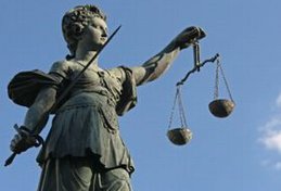 Justitia nimmt sich Zeit...