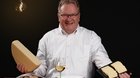 Walliser Gemütlichkeit mit Liedermacher Z’Hansrüedi Zbinden: Ceres Media fährt neu die Kampagnen von Raclette du Valais AOP... (Bild zVg)