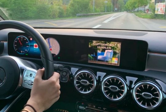 Werbung für den Screen im Auto kann neu auch das regionale Gewerbe buchen... (Bild © DAB Network)