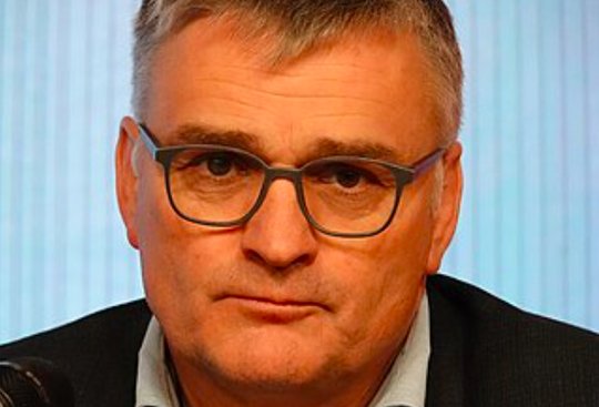 Der Journalist Stefan Kornelius wechselt bald von der Redaktion in München ins Berliner Kanzleramt unter Friedrich Merz... (Bild: Wikipedia)