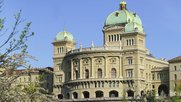 Nur Menschen können TV sehen, argumentiert Fabio Regazzi: «Und es gibt KMUs, die für den gleichen Radioapparat in einer Autowerkstatt neu 5'750 Franken zahlen statt wie früher 200 Franken für den Betrieb eines Radios.»