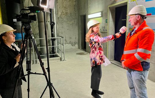 Die Kinder haben Themen bestimmt, das Logo entworfen und mit dem TV-Team zusammen den Off-Text entwickelt... (Bild: zVg)