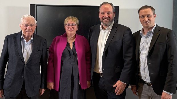 Besitzer der Robinvest AG Christoph Blocher, Rahel Blocher, Verwaltungsratspräsidentin der Zeitungshaus AG, IMG-VRP Olivier Chuard und IMG-CEO Yves Kilchenmann (r.)...    (Bild: zVg)