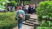 Fotografen und Kamerateams beim Medientermin in Weesen... (Bild: © Klein Report)