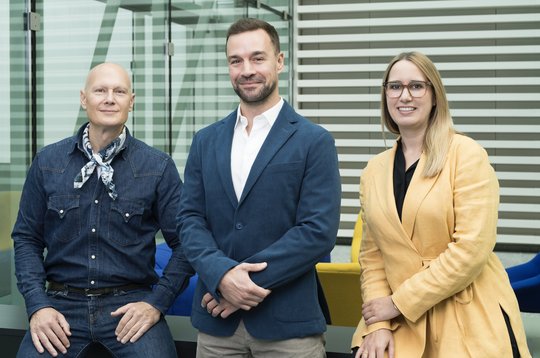 Der neue Director Client Relations & Strategic Market Development, Raffael Leu (Mitte), mit Tarkan Özküp und Nicole Fuchs….  (Bild: CH Media/zVg)