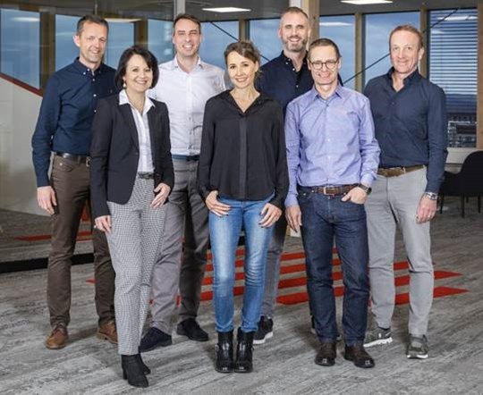 Die Competec-Unternehmensleitung (v.l.): Martin Lorenz, CEO Competec-Gruppe, Andrea Tranel, CFO, Thomas Gasser, CEO Competec Logistik AG, Manuela Wendland, CHRO, Marc Isler, CEO Brack.ch AG, Marcel Rassinger, CIO, und Andrej Golob, CEO Alltron AG…        
