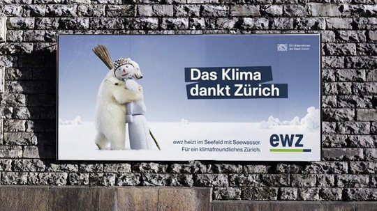 Der Eisbär bedankt sich bei Figuren, die exemplarisch für Zürich stehen...          (Sujet: Ruf Lanz)