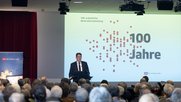 Medienminister Rösti überbrachte Glückwünsche und führte aus, weshalb der Bundesrat die Initiative ablehne und weshalb das Gremium eine Senkung der Radio- und Fernsehgebühr auf 300 Franken vorschlage...  (Bild: SRG BFW/zVg)