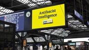Aus «Artificial Intelligence» wird «Antifascist Intelligence»: Hier am Hauptbahnhof Zürich... (Bild: zVg)