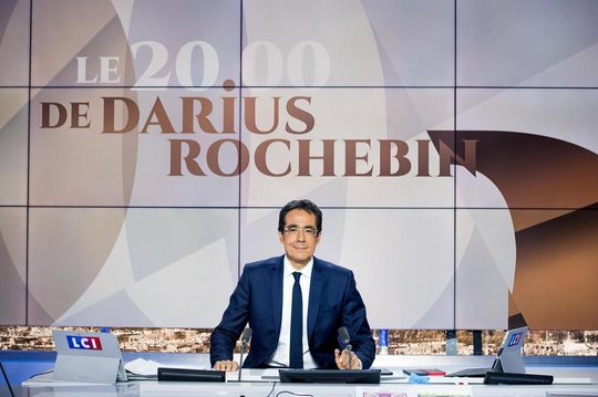 Am 26. April ist doch noch Premiere für «Le 20.00 de Darius Rochebin»...           (Bild: LCI)  