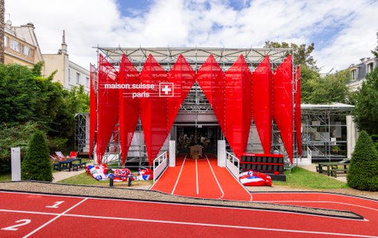 Bei den Olympischen Sommerspielen 2024 in Paris nahm das «Maison Suisse» im Garten der Schweizer Botschaft Quartier... (Bild: zVg / © EDA)