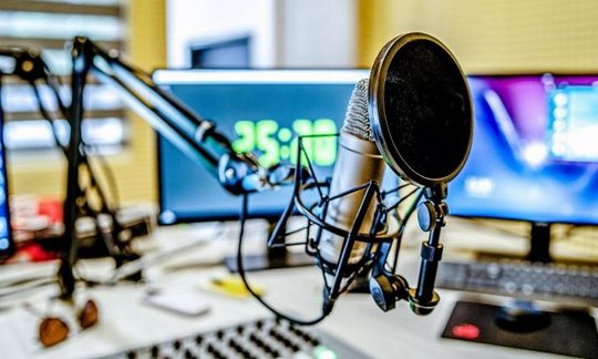 Annette Weber-Hadorn: «Wir halten an unserem Vorhaben 'Radio Blüemlisalp' fest und werden, als einer der grössten Schweizer Buchverlage, auch ohne staatliche Mittel in den Audiobereich investieren.»