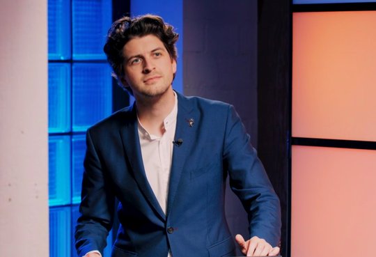Seit 2016 war Patrick Karpiczenko bei der Late-Night-Show «SRF Deville» dabei: «Wie bei allen langweiligen Problemen gehts auch bei dem hier um Geld.»