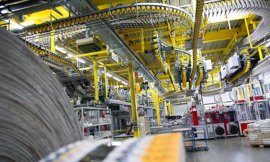 Manche Papierliebhaber argwöhnen, die Zeitungsverlage könnten die Not nutzen um das E-Paper voranzubringen. Die Verlage widersprechen. (Bild © Somedia)