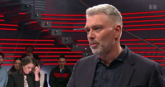 Moderator Sandro Brotz soll in der «Arena» in mehreren Punkten das Sachgerechtigkeitsgebot verletzt haben...      (Screenshot SRF)