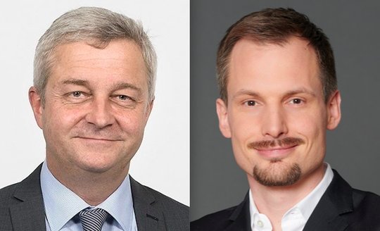 Sie geben sich bei der «NZZ am Sonntag» die Türklinke in die Hand: Luzi Bernet (l.) tritt wegen Meinungsdifferenzen ab, Jonas Projer tritt als digitaler Erneuerer an. (Bilder zVg)