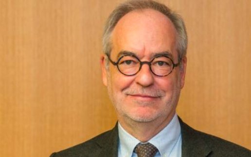 Ottfried Jarren: «Die Massenmedien gehören einer Industrie an, die Leistungen verschenkt. Das wollte die Werbung, die das finanziert hat. Nun aber ist die Werbung auf den Plattformen angekommen.»