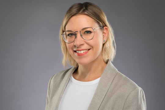 «Die Gender-Initiativen der Medienhäuser sind ein guter Anfang, jetzt geht es aber um die Umsetzung. Und dafür braucht es Ressourcen», sagt Studienleiterin Lisa Schwaiger. (Bild zVg)
