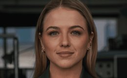 Bianca Holzer kommt von der Migros...
