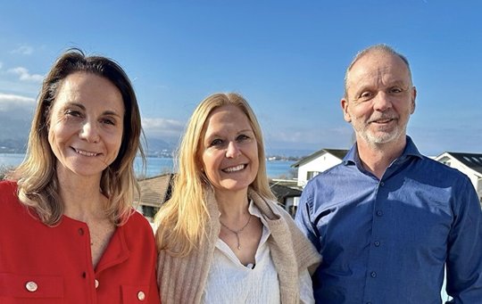 Stadtpräsidentin Barbara Dillier (Mitte) sucht bereits wieder neue Leitung für die Fachstelle Kommunikation, die Regula Späni (l.) und Stefan Bürer hätten leiten sollen...    (Bild: Rapperswil-Jona/zVg)