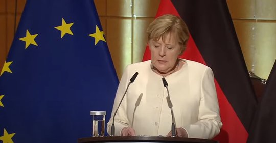 «Angela Merkel hat zum Schluss ihrer Amtszeit allen Wichtigtuern der Demokratie die Leviten gelesen. Sie hat ihnen erklärt, was Demokratie ist und was nicht», so Politphilosophin Regula Stämpfli... (Bild: Bundeskanzlerin.de)