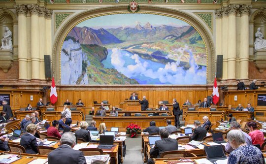 Medienpolitische Glückssträhne für die Verleger: Das Parlament will die Print-Medien stärker fördern als der Bundesrat. (Bild © parlament.ch)