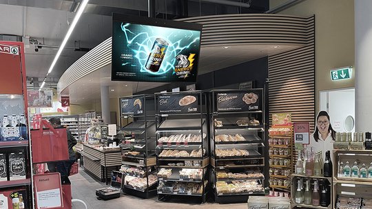 Die 350 POS-Screens in SPAR Supermärkten sowie TopCC, SPAR Express und Mini-Märkten erzielen wöchentlich 1,86 Millionen Werbeträgerkontakte…          (Bild: zVg