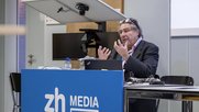 «Bedrohung und Resilienz: Wie Medienschaffende mit Angriffen umgehen»: Vinzenz Wyss am «JournalismusTag 25» in Winterthur...  (Bild: zVg/© Raphael Hünerfauth)
