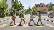Der neue Slogan «Luege, Brämse, Halte» für die Autofahrer greift den Merkspruch «Warte, luege, lose, laufe» auf, den Kinder seit vielen Jahren lernen... (Bild: © TCS)