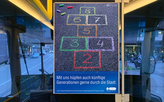 Aus dem alten Hüpfspiel «Himmel und Hölle» wird ein Werbesujets für die Verkehrsbetriebe Zürich... (Bild: zVg)