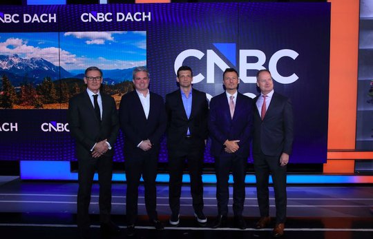 Die Investoren stehen bereit: Ab Anfang 2027 sollen Finanznews über TV, Print und App ausgespielt werden... (Bild: zVg)