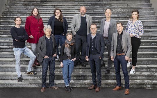 Die neue Chefredaktion der Einheitsredaktion (vorne): Patrick Feuz, Regula Fuchs, Simon Bärtschi und Wolf Röcken (v.l.n.r.)...