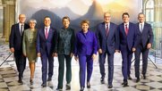 Der Anzug spannt bei Beat Jans (r.) etwas. Zu viele Basler Läckerli bei der Feier genascht...?
