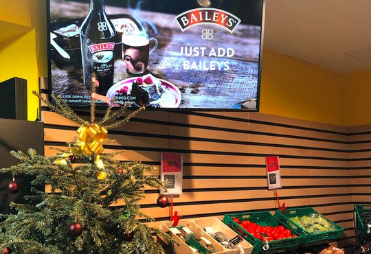 Likör-Werbung in Spar-Filialen: Sensor kann Alter und Geschlecht der Betrachter erkennen (Bild © PHD)