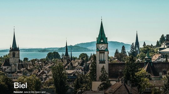 Difficile à comprendre: Die Idylle einer zwingend zweisprachigen Plakatierung in Biel Bienne ist aktuell etwas trügerisch…           (Bild: Schweiz Tourismus)