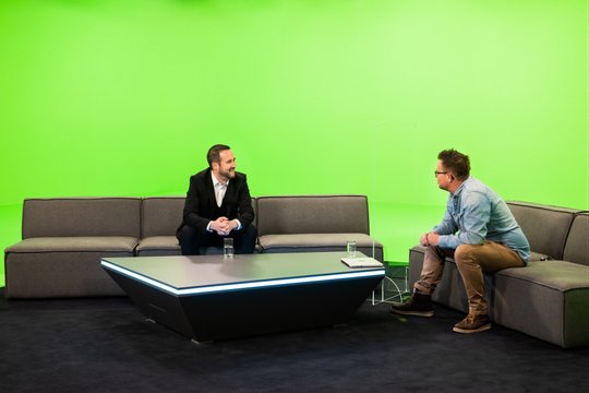Andreas Böni (l.) und Michael Wegmann in ihrer Talk-Ecke...                 (Bild: Ringier)