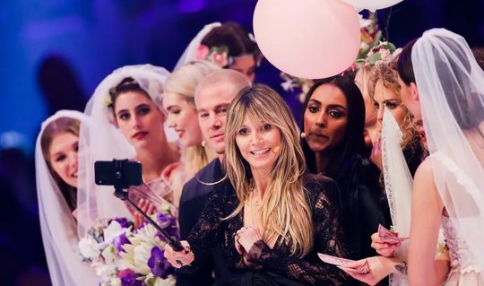 Heidi Klum und ihre «Germany’s Next Topmodels» haben jetzt ganz oben eine neue Chefin bekommen...   (Bild: ProSieben.Sat1)